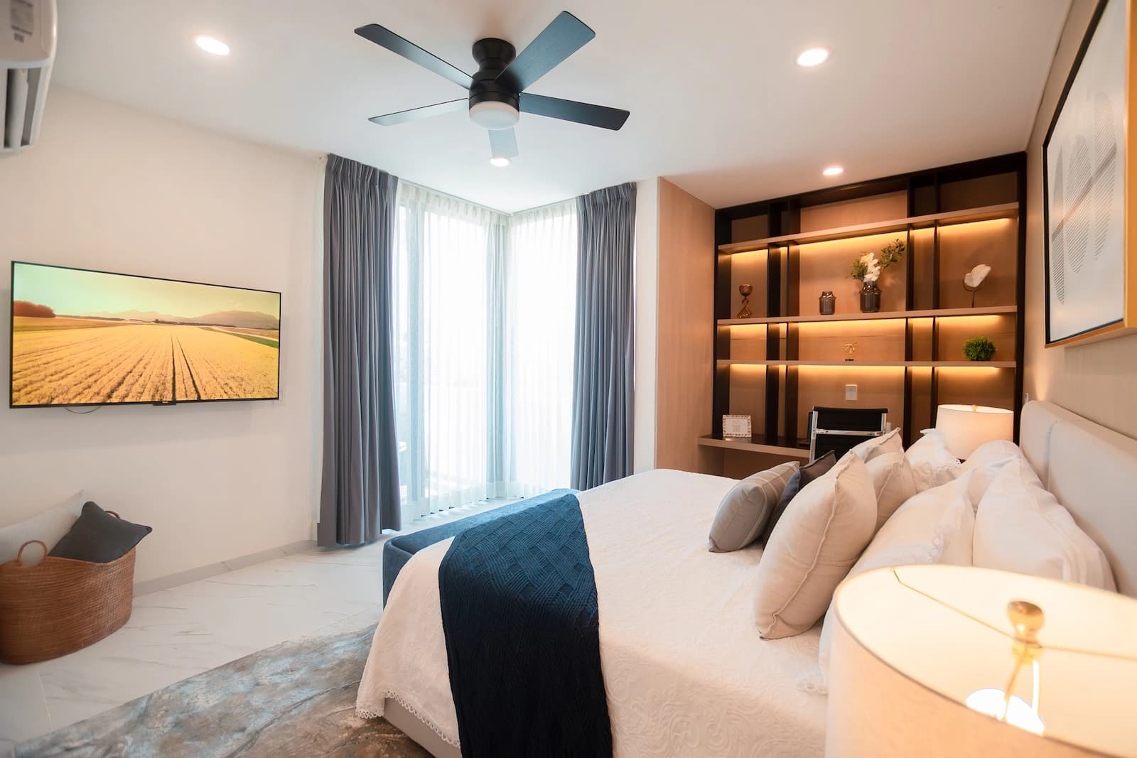 FLAMINGOS gallery 10